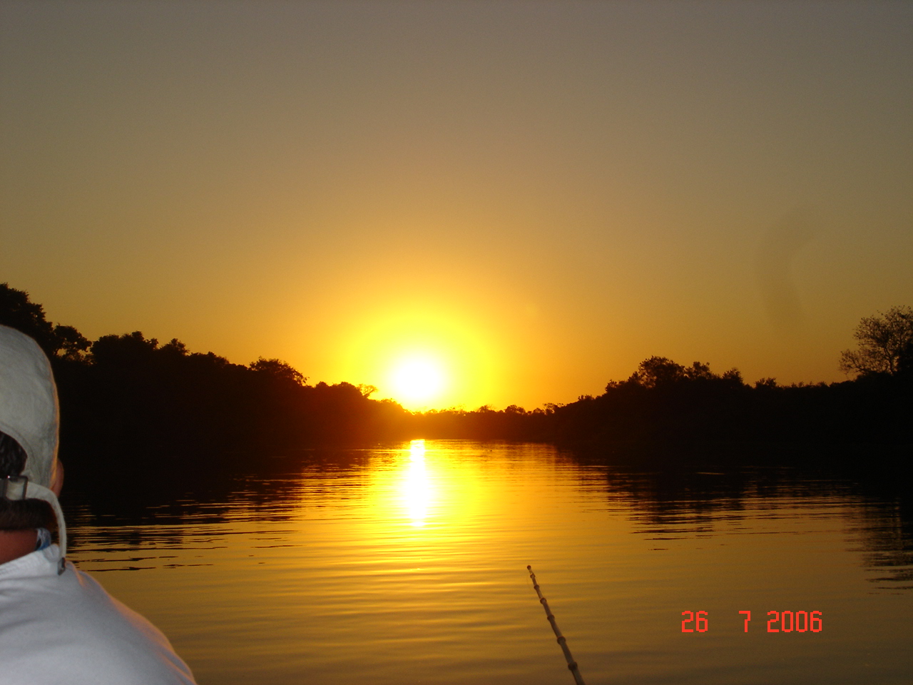 Pescando ao pôr-do-sol no Rio Claro
